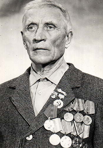 АКИШЕВ Иннокентий Васильевич (1910-1991)